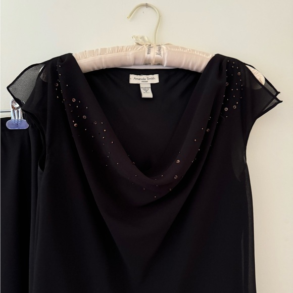 Beautiful Classy Amanda Smith, Two (2) Piece Set, Skirt and Top, Size 6 - Picture 4 of 10